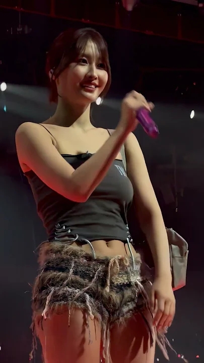 모모 (TWICE)의 최신 사진