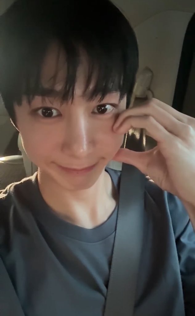 Behind-the-scenes cut of Hyungwon (MONSTA X)
