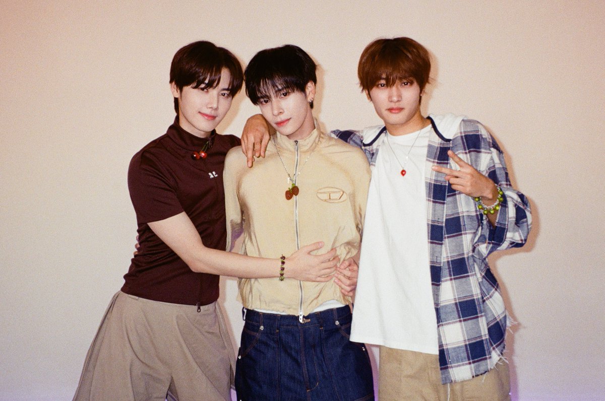 Behind-the-scenes cut of CRAVITY