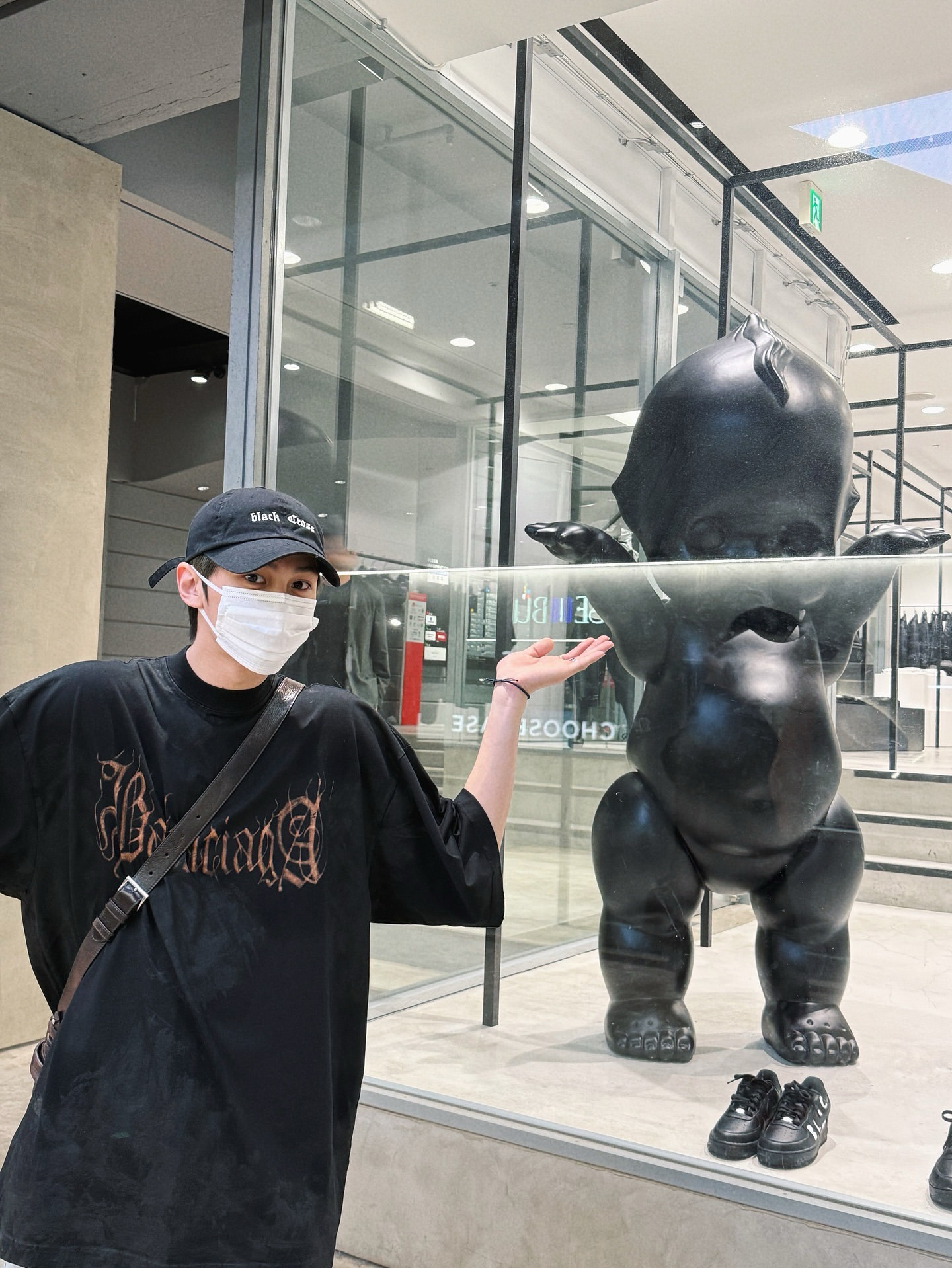Recent activity shot of Kim Gyuvin (ZEROBASEONE)