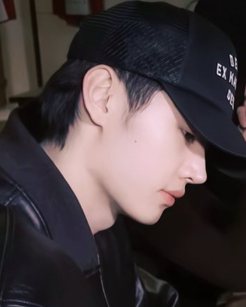 Foto terbaru Sunghoon (ENHYPEN)