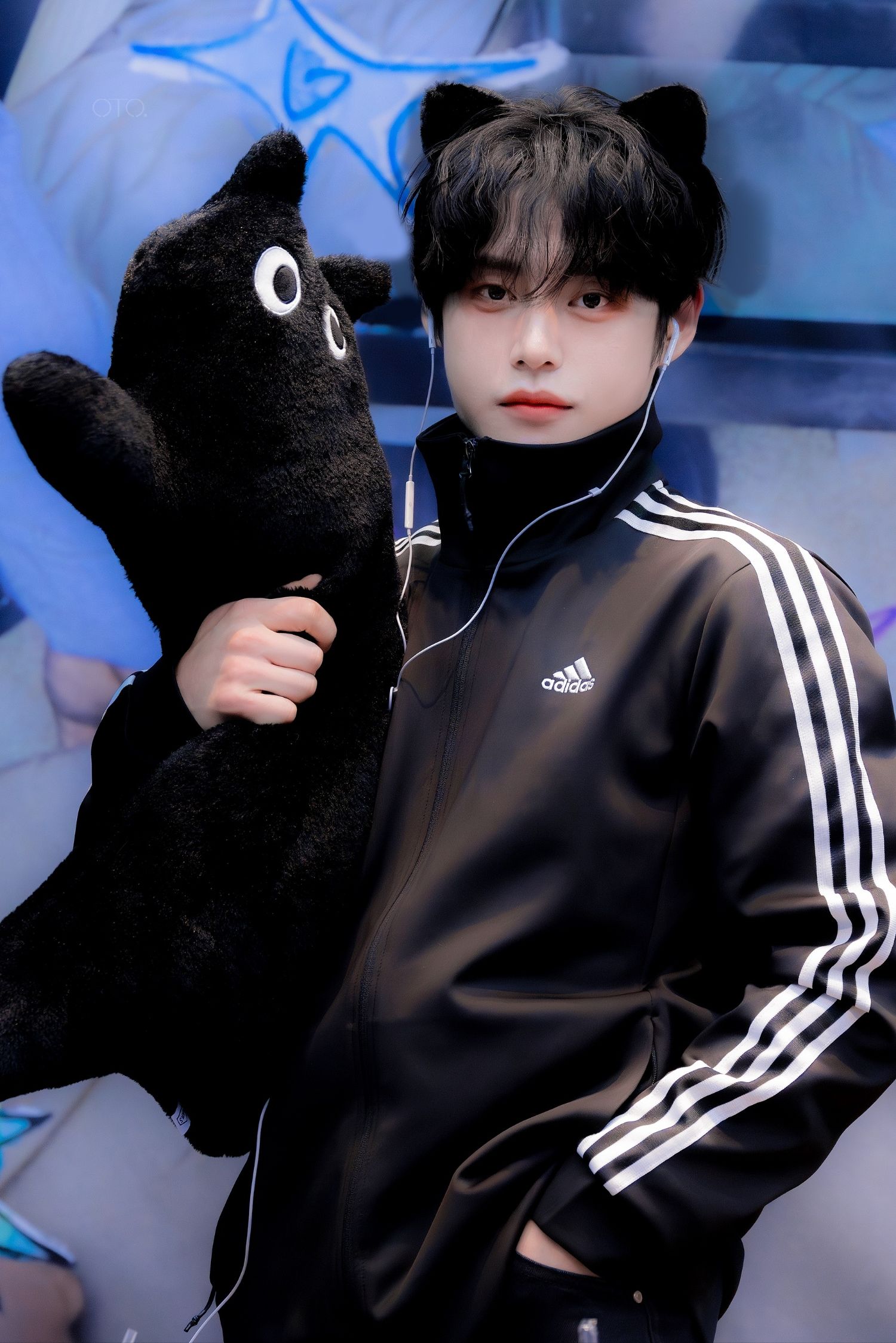 Behind-the-scenes cut of Kim Jiwoong (ZEROBASEONE)