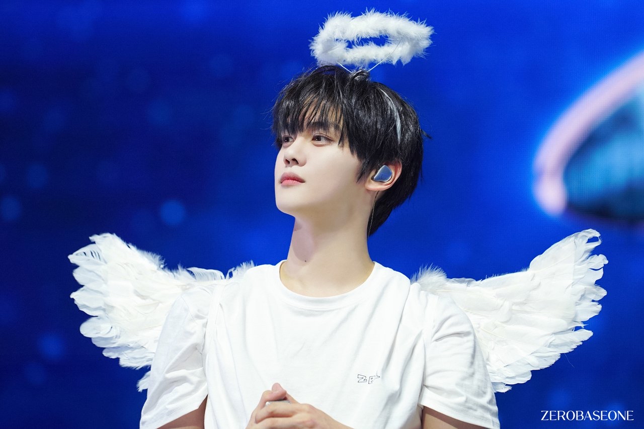 Behind-the-scenes cut of Kim Gyuvin (ZEROBASEONE)