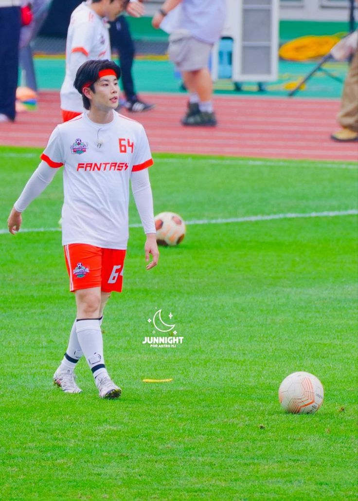 A moment captured by MJ (ASTRO)'s fan