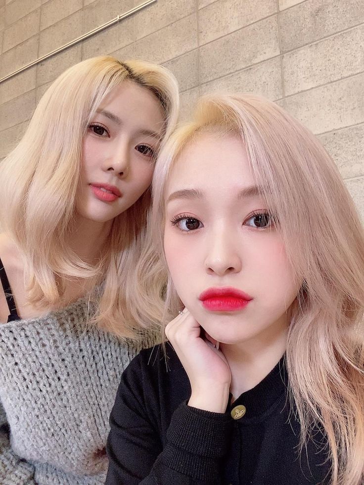 A moment captured by DREAMCATCHER's fan