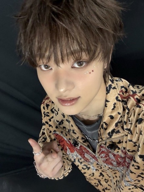 Behind-the-scenes cut of EJ (&TEAM)
