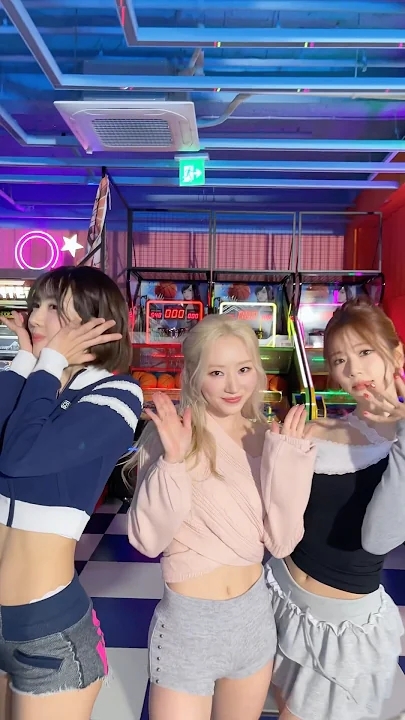 Fan-made special wallpaper for DREAMCATCHER