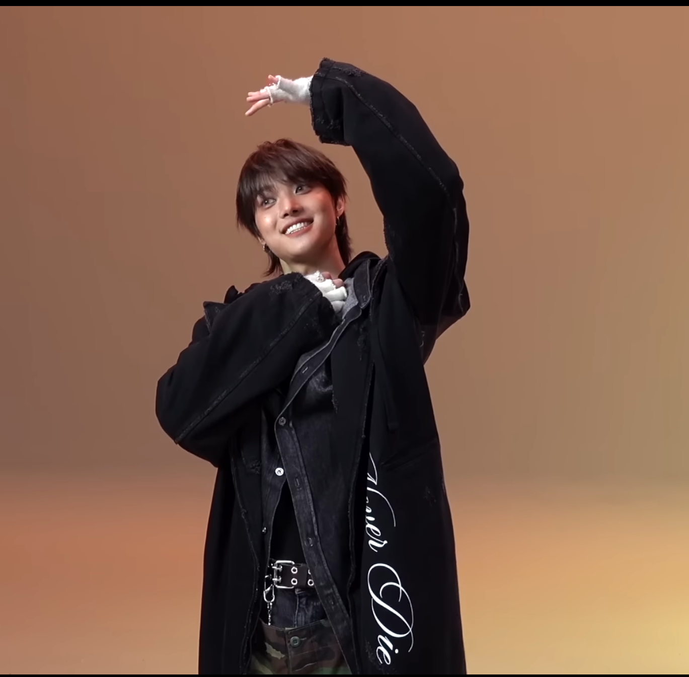 Behind-the-scenes cut of EJ (&TEAM)