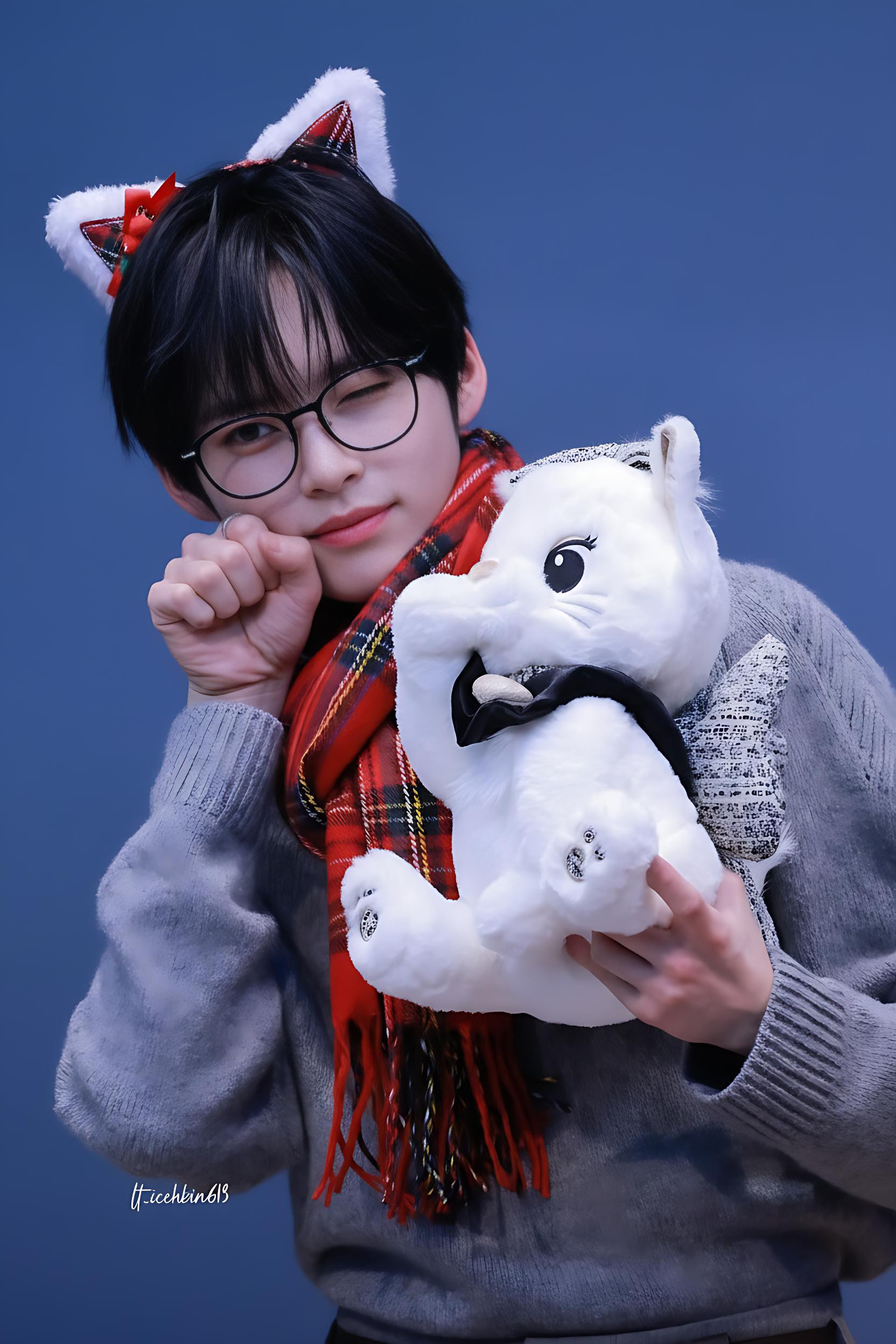 Behind-the-scenes cut of Sung Hanbin (ZEROBASEONE)