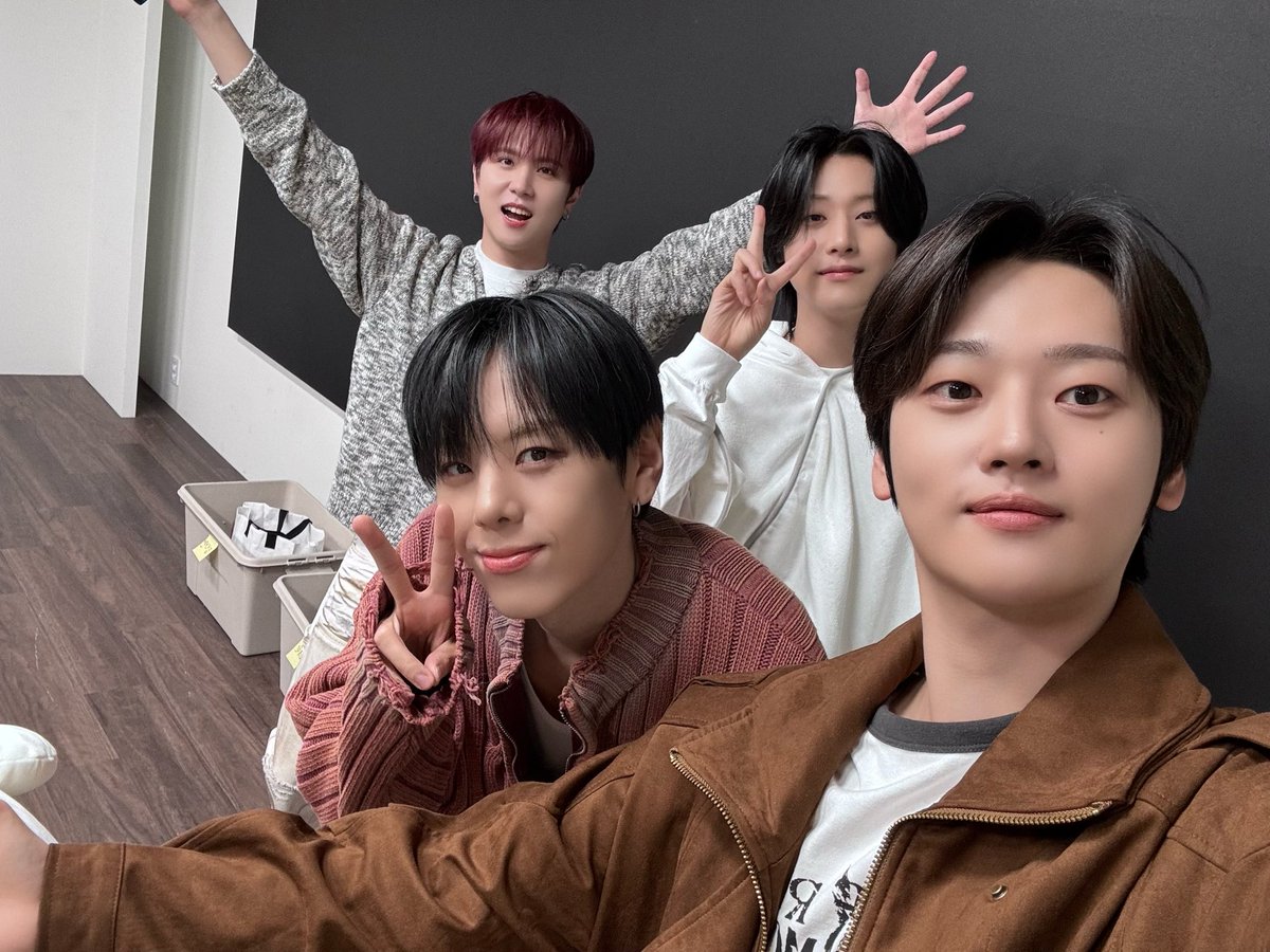 위아이의 비하인드 컷