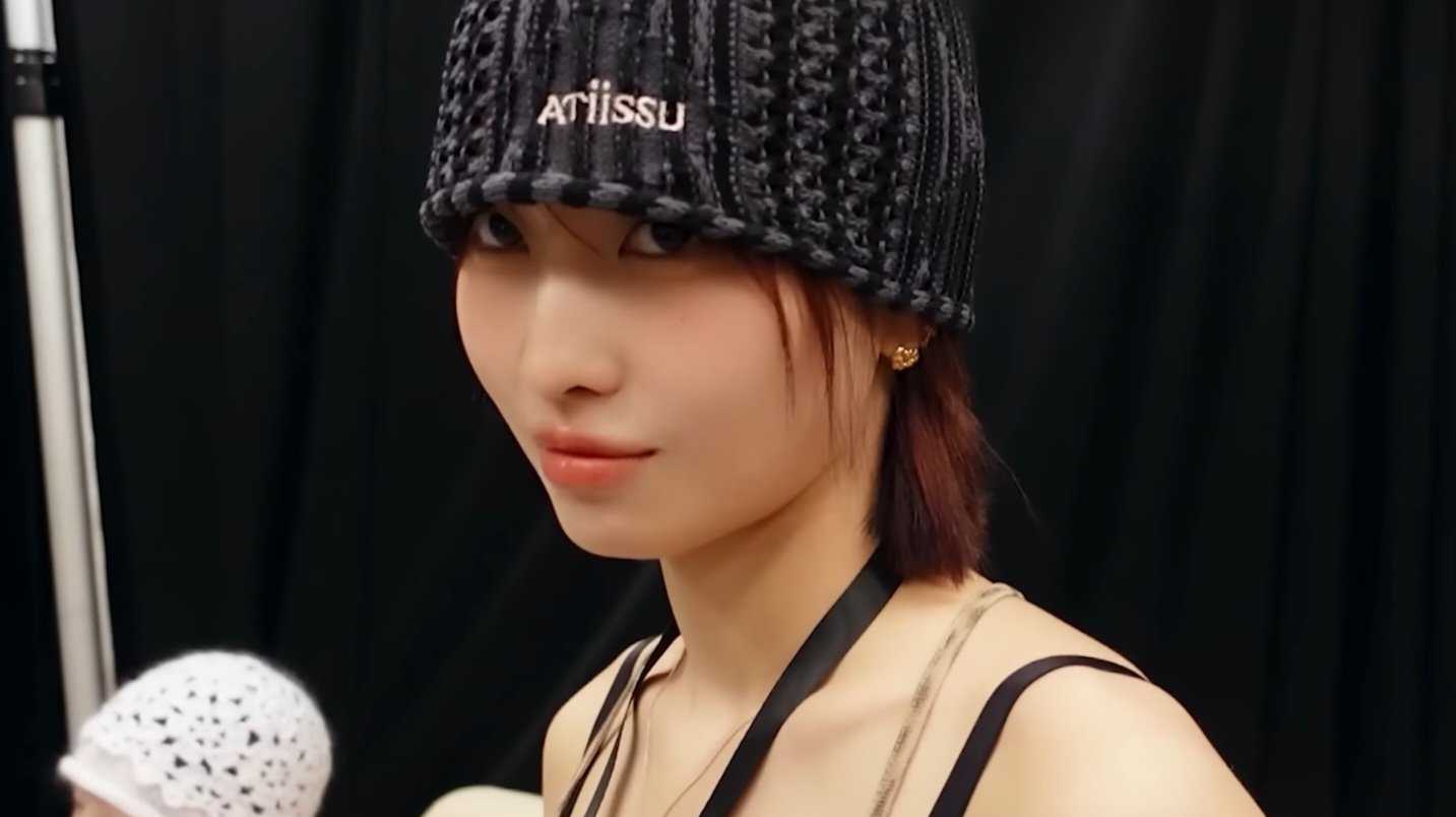 Behind-the-scenes cut of Momo (TWICE)