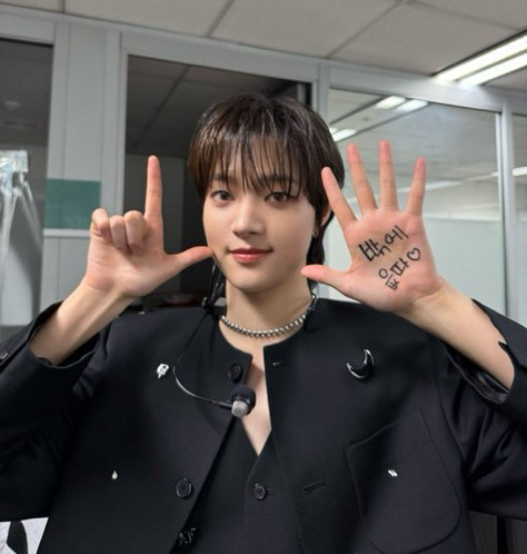 Recent activity shot of EJ (&TEAM)