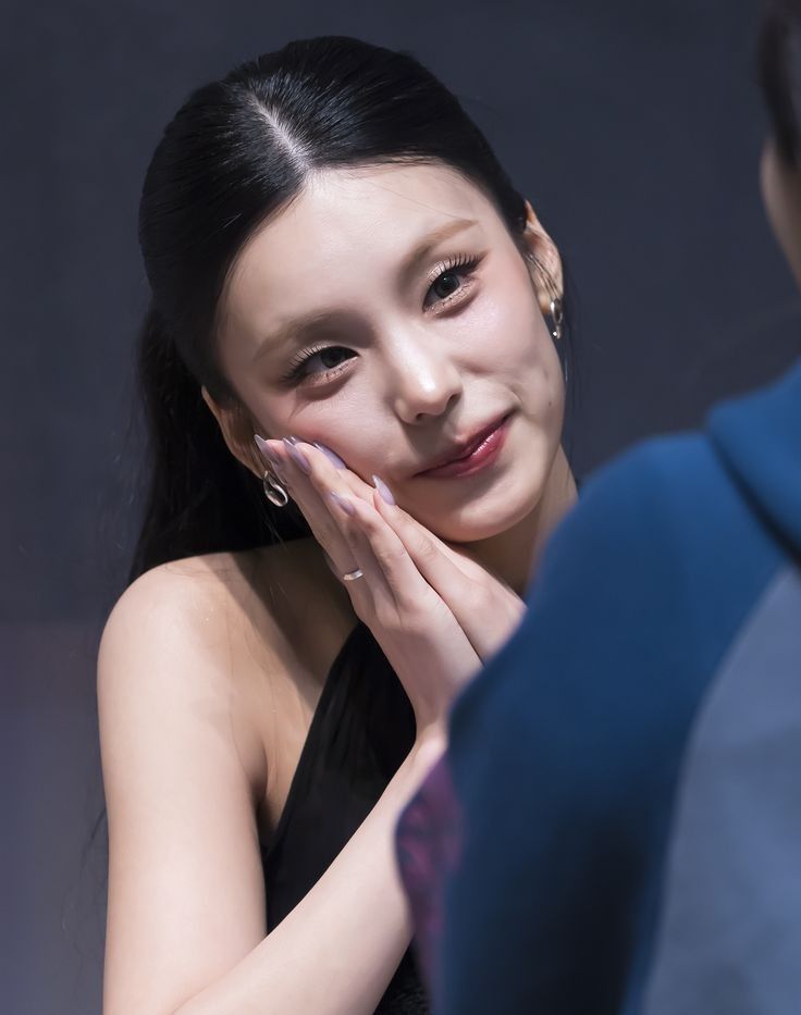 Recent activity shot of Yeji (ITZY)