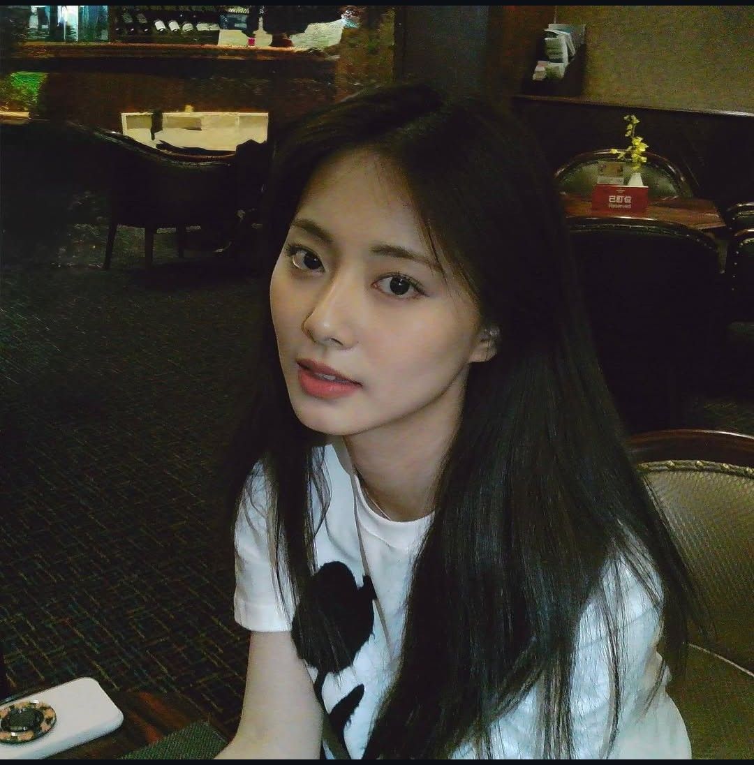 Behind-the-scenes cut of Tzuyu (TWICE)