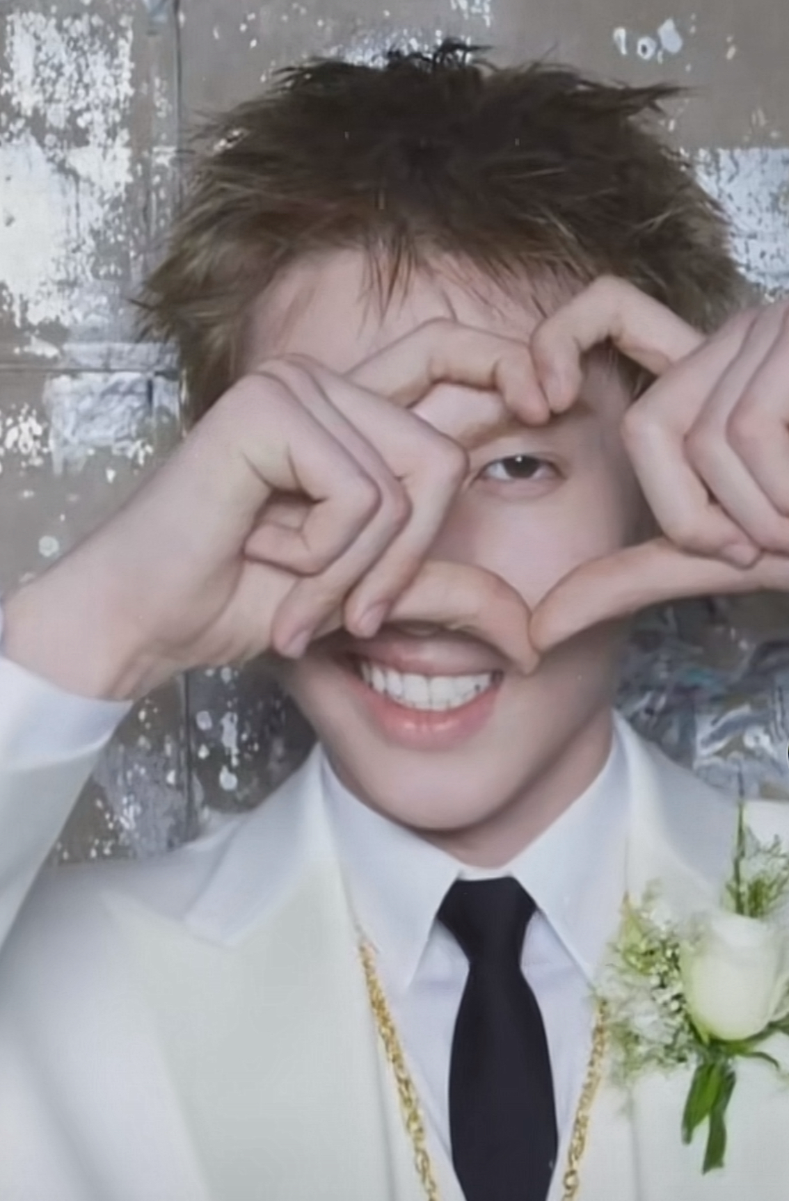 A moment captured by Martin (CORTIS)'s fan