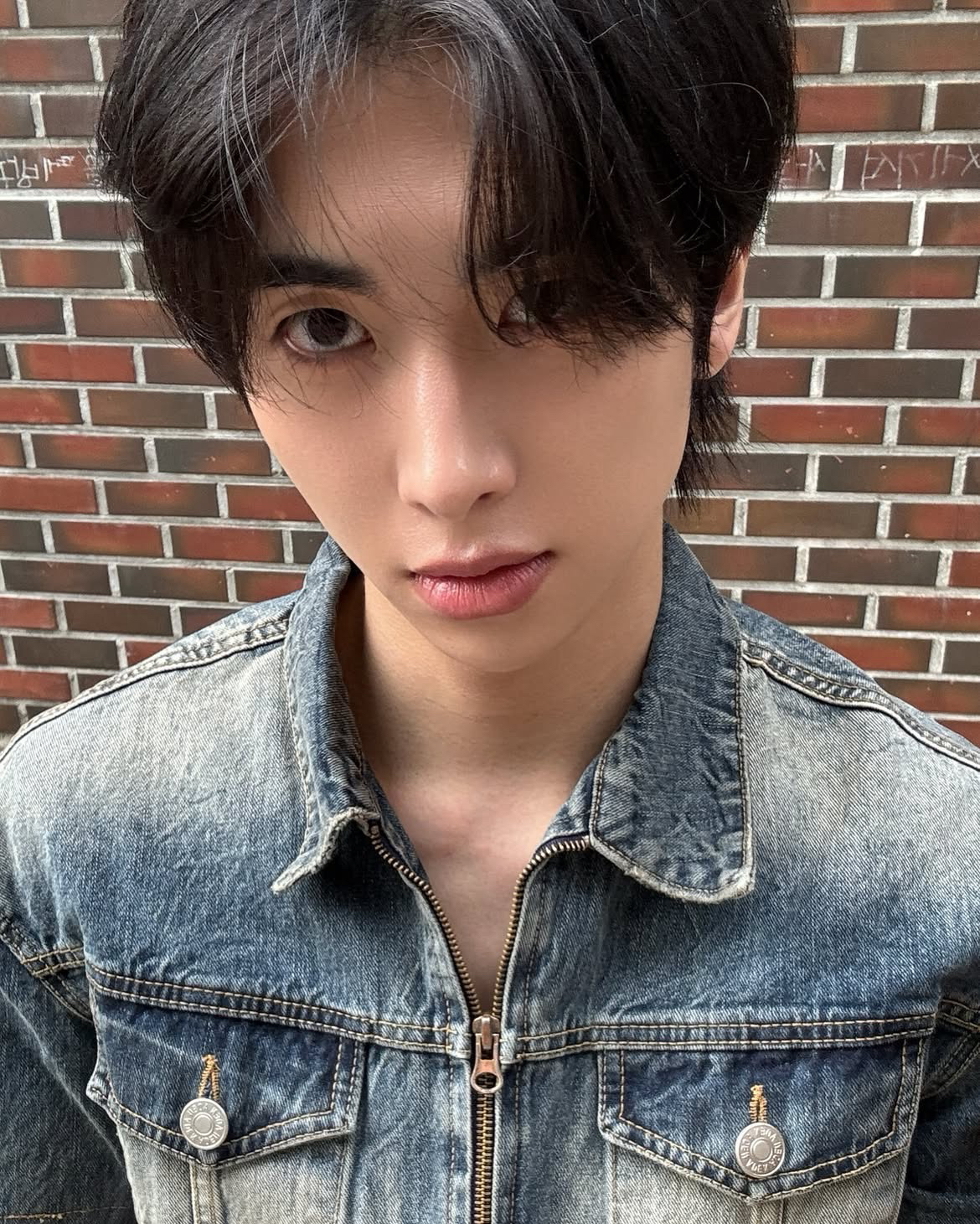 Behind-the-scenes cut of Xiao (UP10TION)