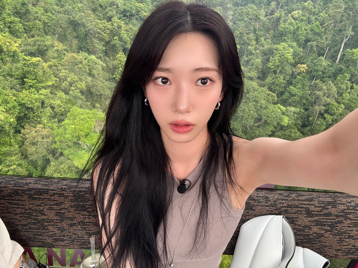 A moment captured by Rocket Punch's fan