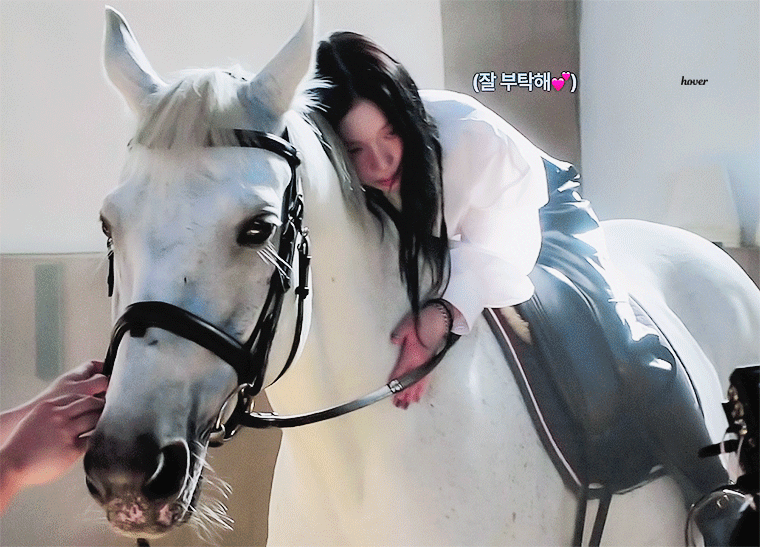 Winter (aespa)的最新照片