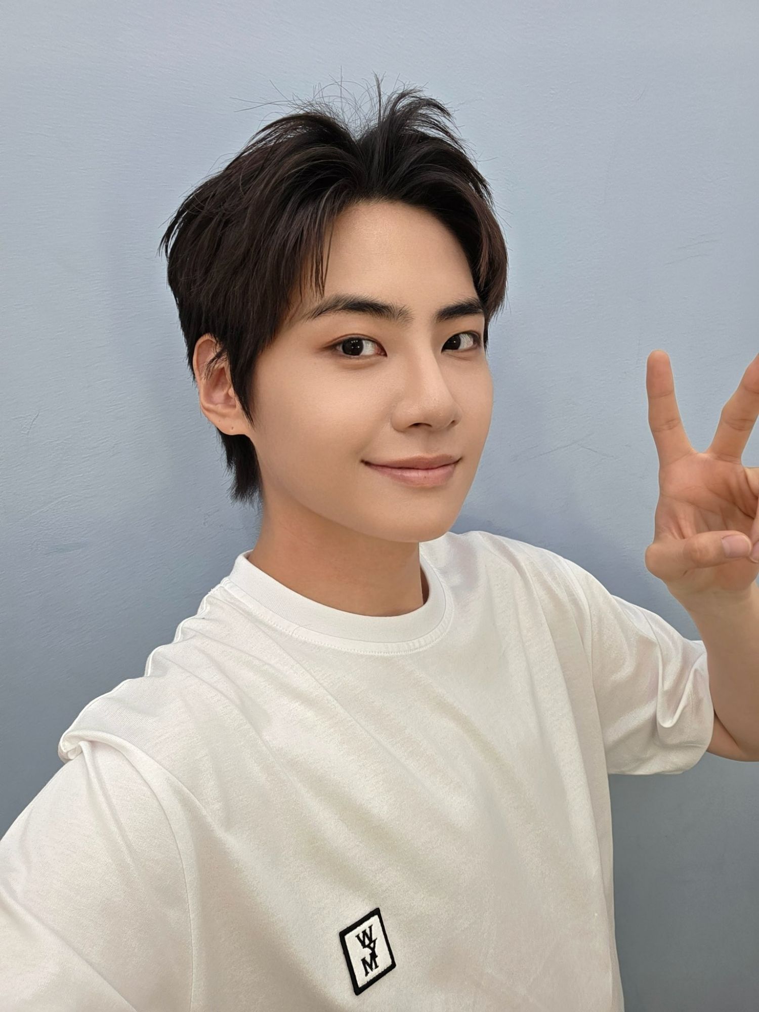 Behind-the-scenes cut of Lee Jinhyuk