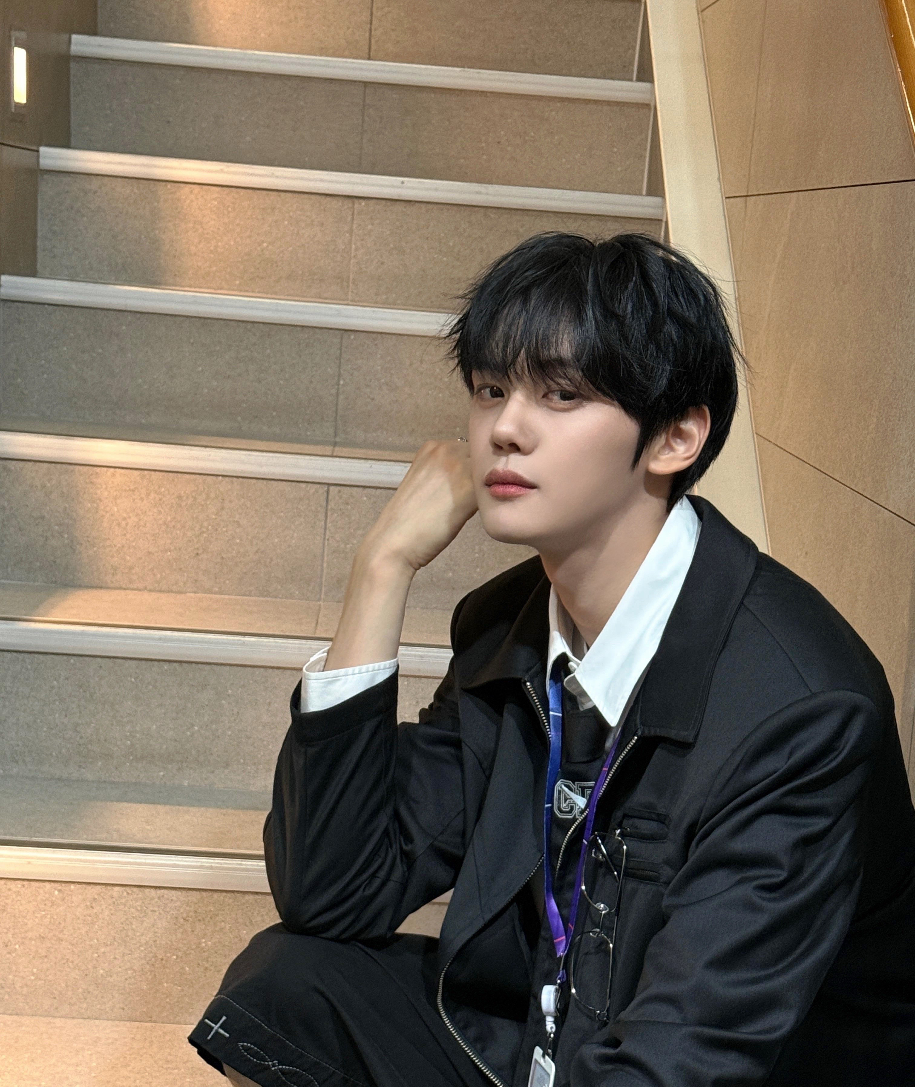 Behind-the-scenes cut of Kim Gyuvin (ZEROBASEONE)