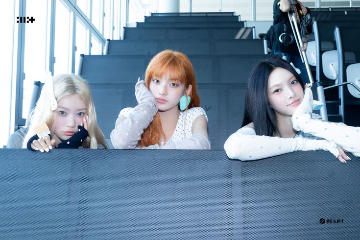 A moment captured by ILLIT's fan