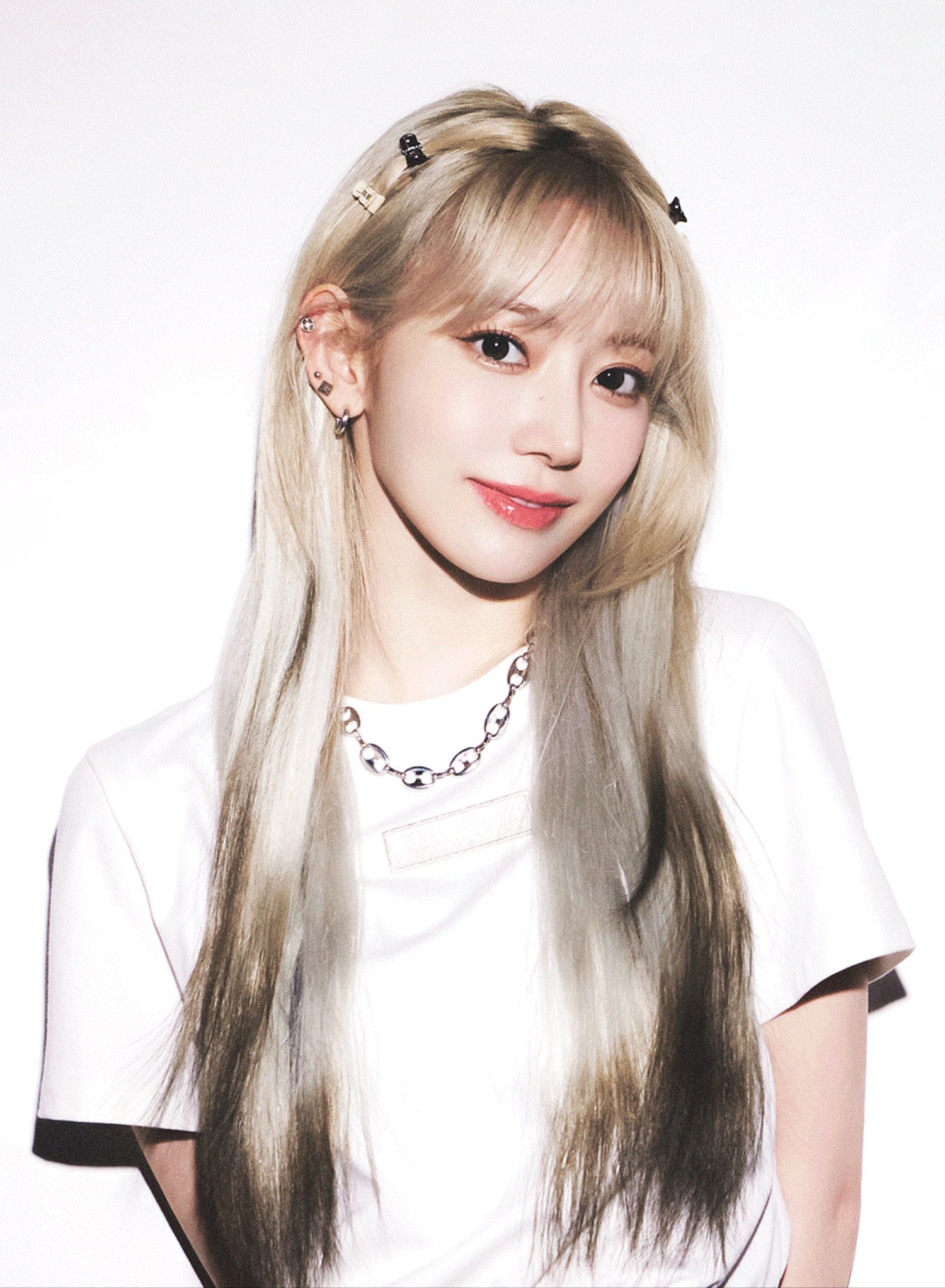 Latest photo of Sakura (LE SSERAFIM)
