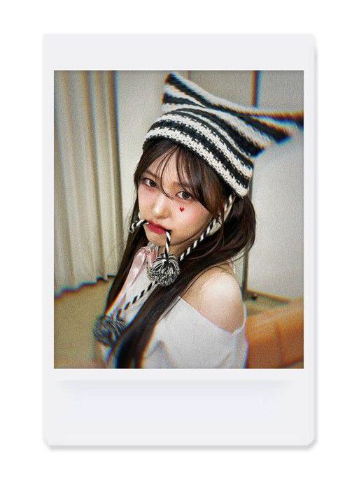 Recent activity shot of An Yujin (IVE)
