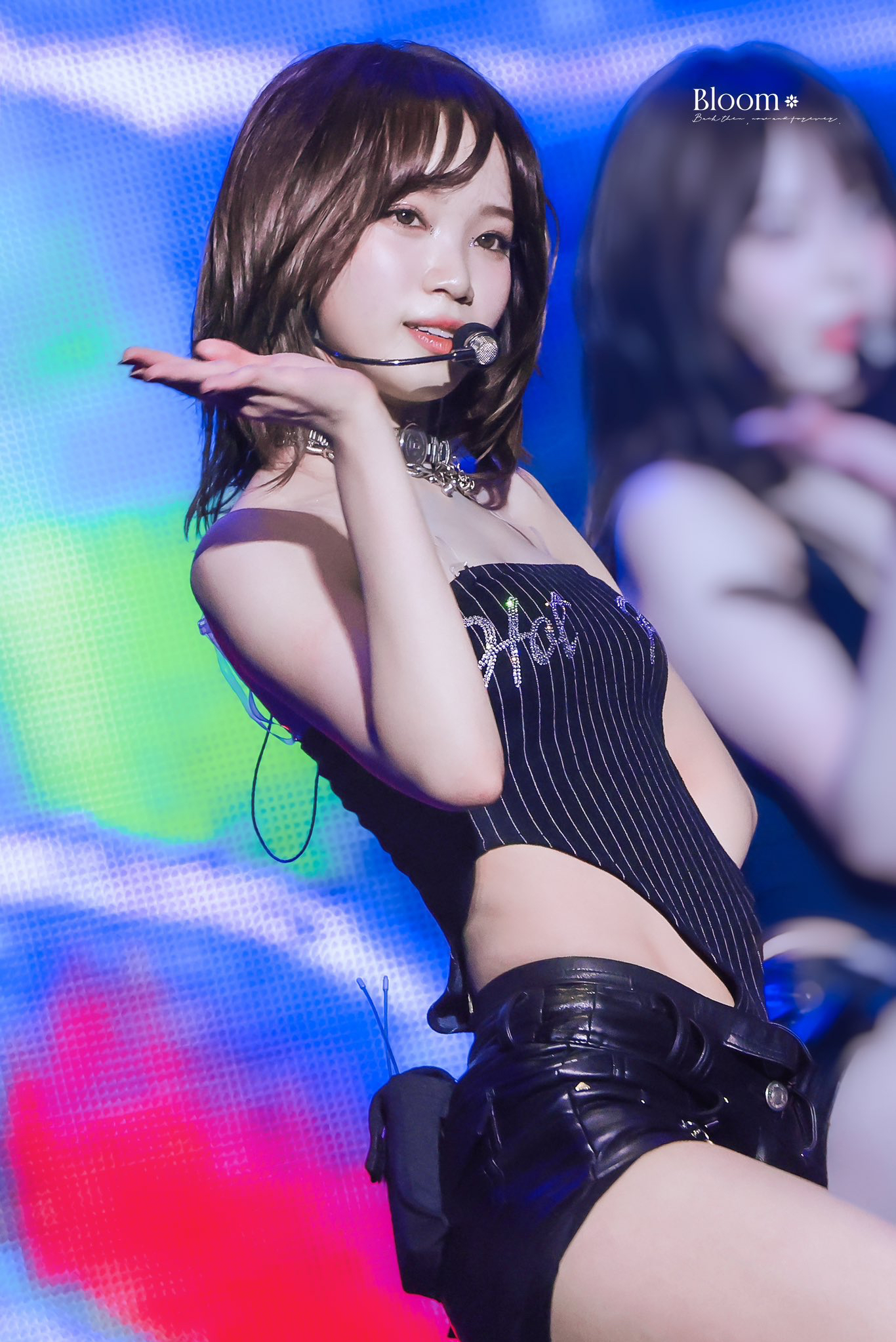 Latest photo of Kim Chaewon (LE SSERAFIM)