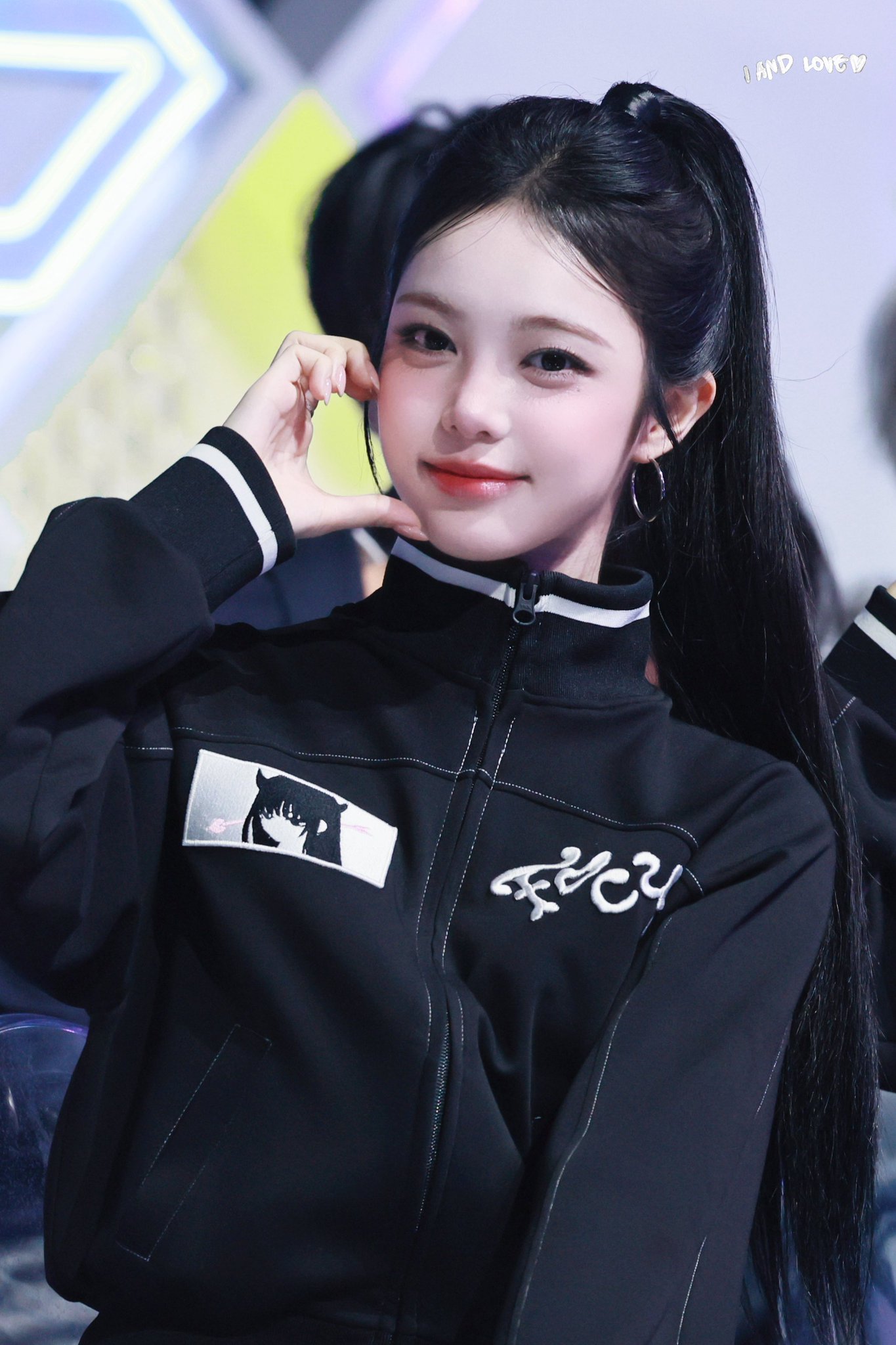 A moment captured by Ian (Hearts2Hearts)'s fan