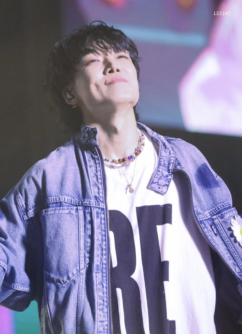 A moment captured by BOBBY (iKON)'s fan