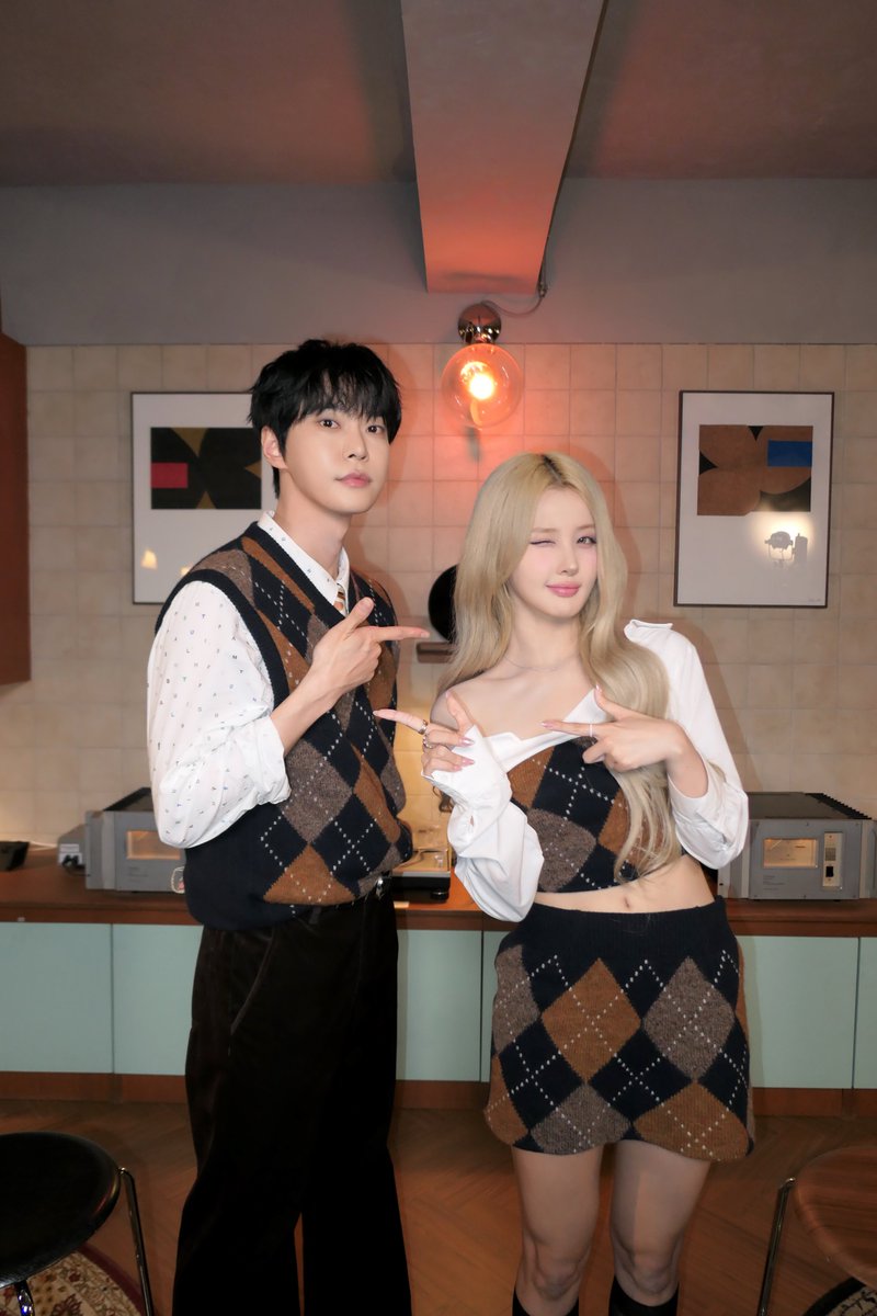 Behind-the-scenes cut of KISS OF LIFE