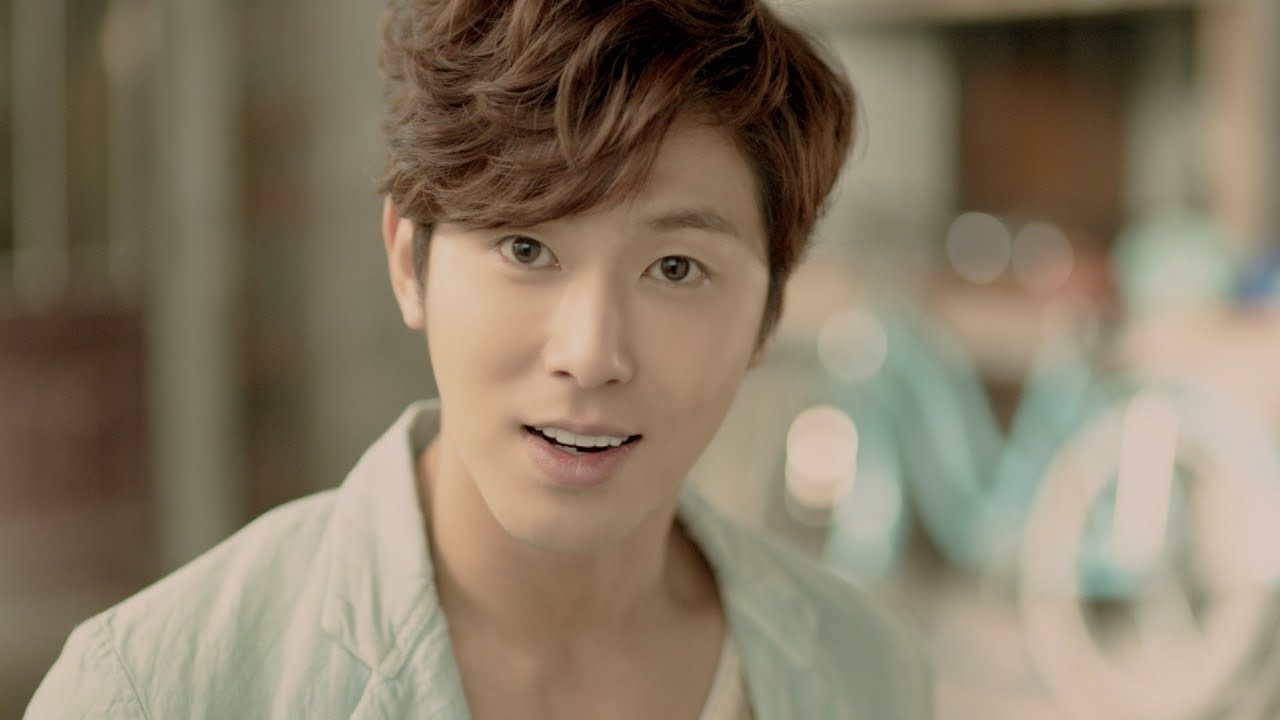 Behind-the-scenes cut of TVXQ