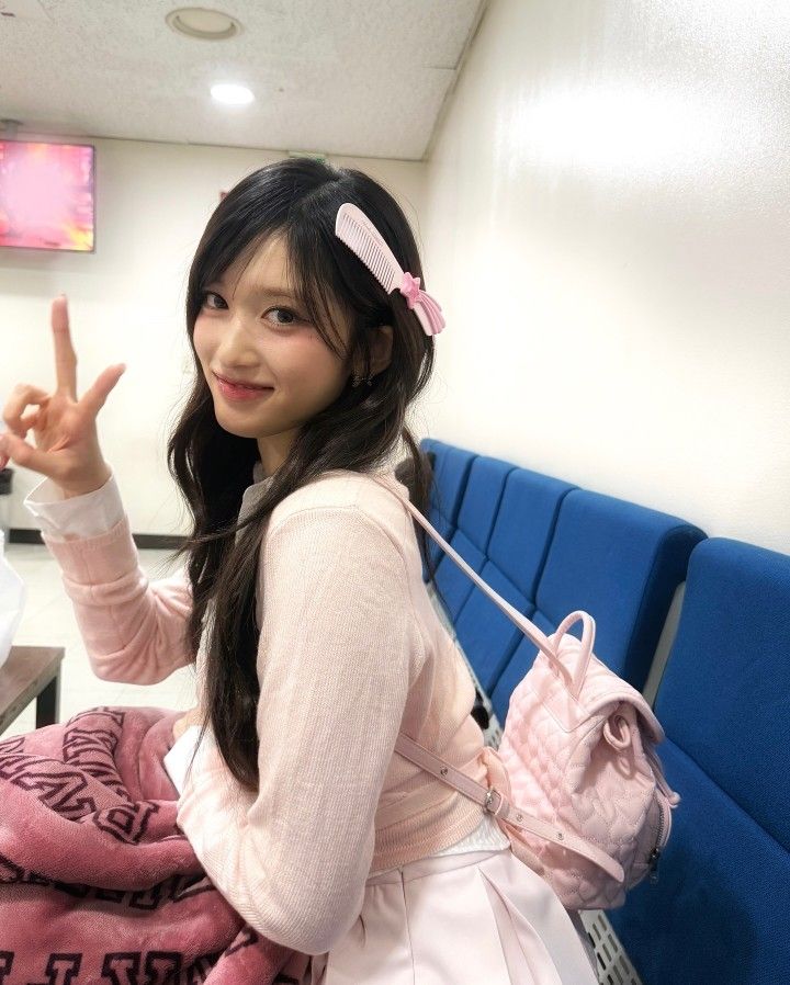 A moment captured by Leeseo (IVE)'s fan