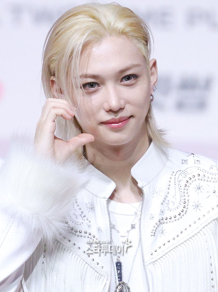 Latest photo of Felix (Stray Kids)