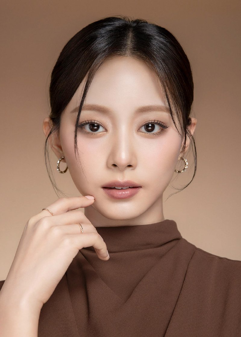 Recent activity shot of Tzuyu (TWICE)