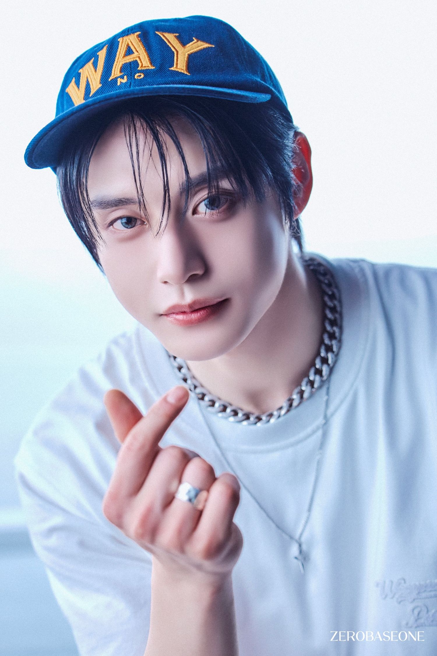Behind-the-scenes cut of Kim Jiwoong (ZEROBASEONE)
