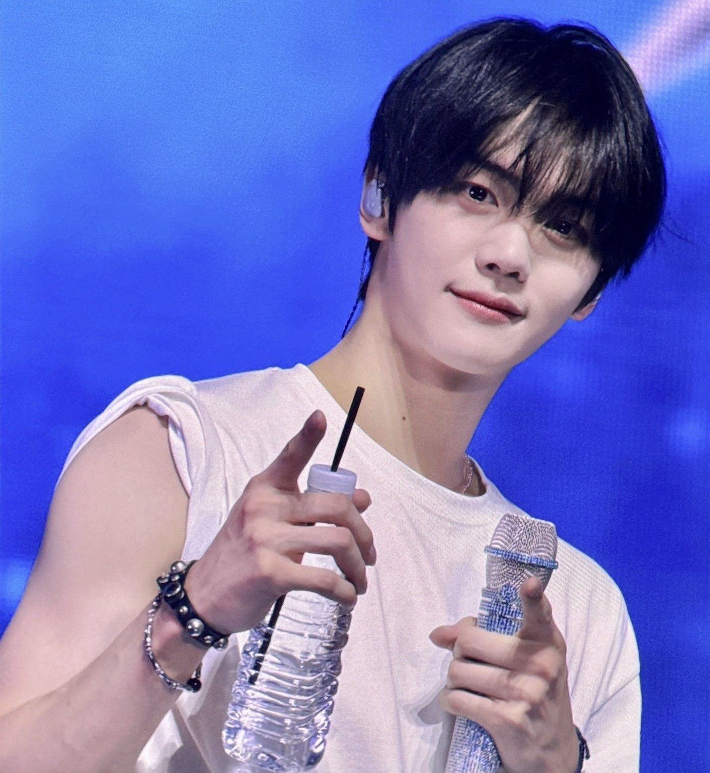 A moment captured by Kim Gyuvin (ZEROBASEONE)'s fan