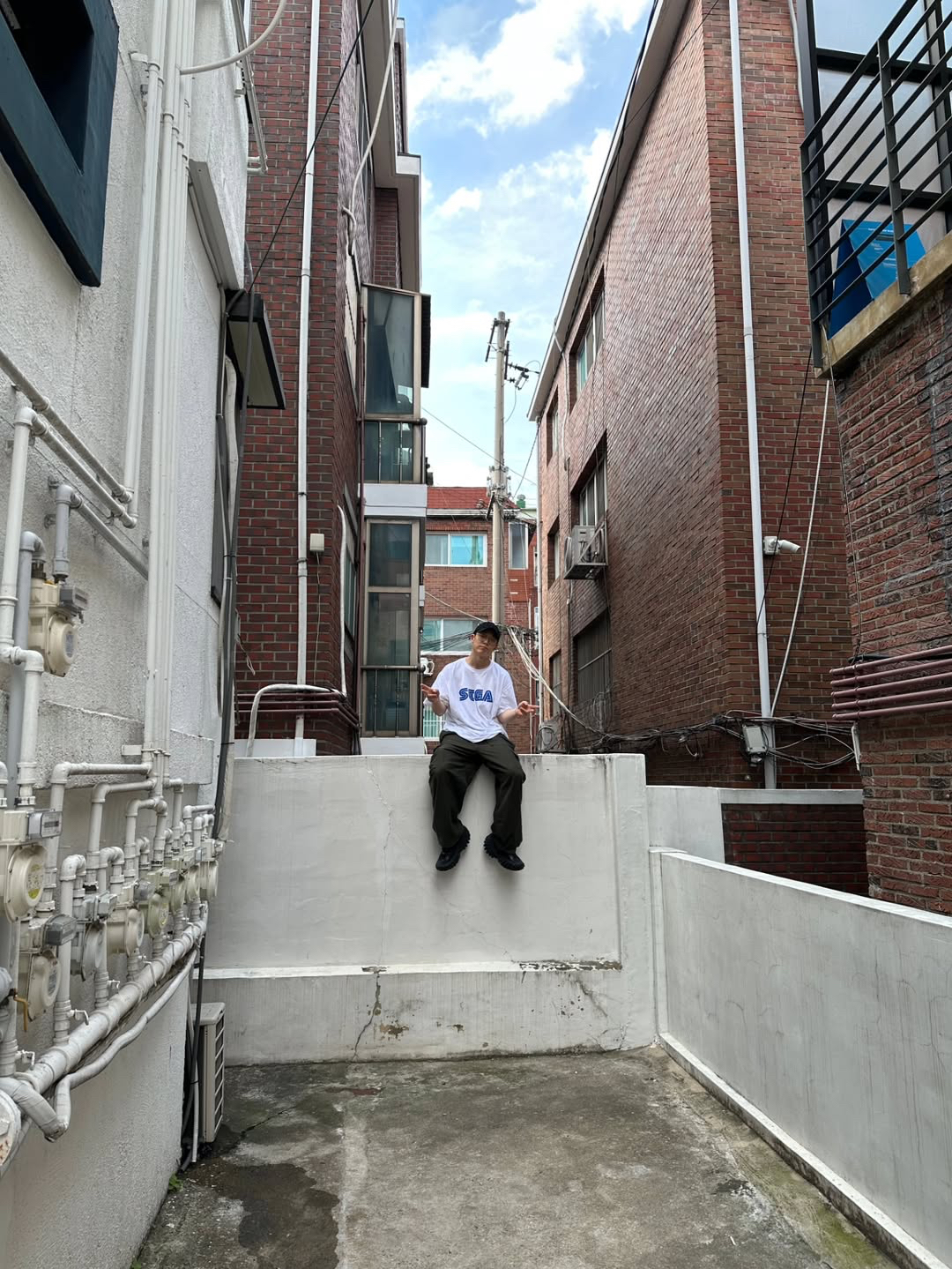 Recent activity shot of BOBBY (iKON)