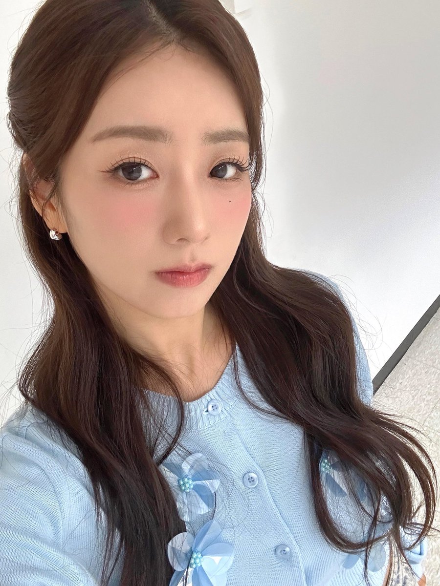 Behind-the-scenes cut of Apink