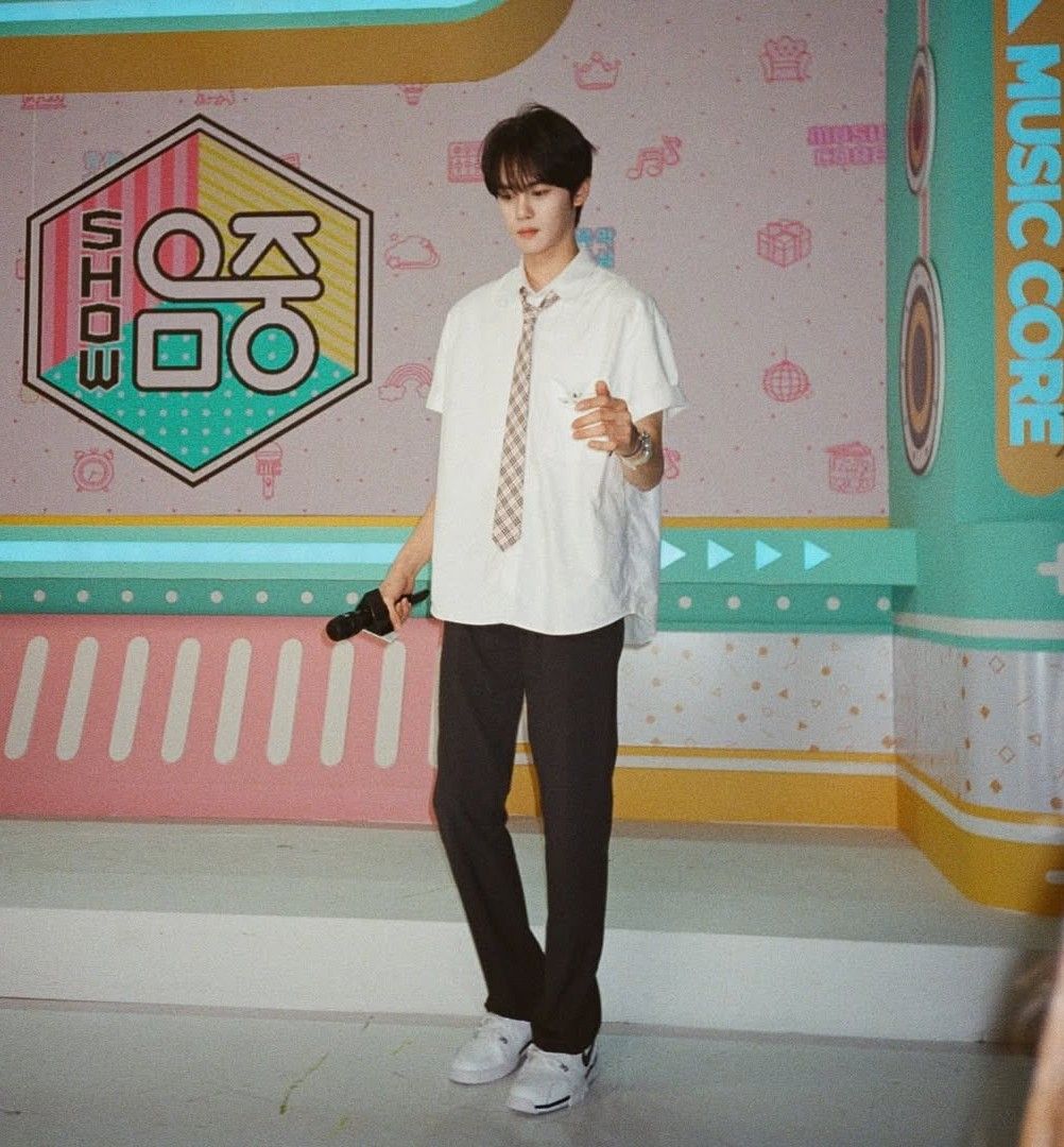 Foto aktivitas terbaru Kim Gyuvin (ZEROBASEONE)