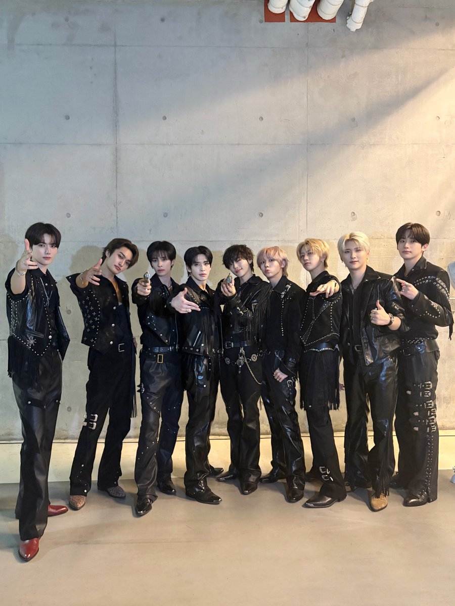 Behind-the-scenes cut of CRAVITY