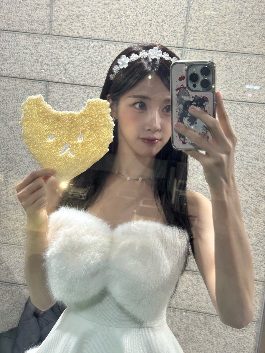 A moment captured by tripleS's fan