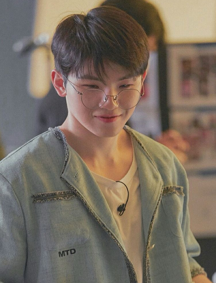 A moment captured by Woozi (SEVENTEEN)'s fan