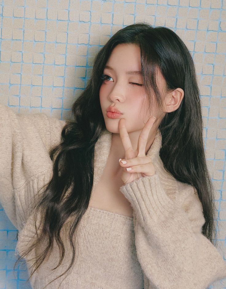 Latest photo of ILLIT