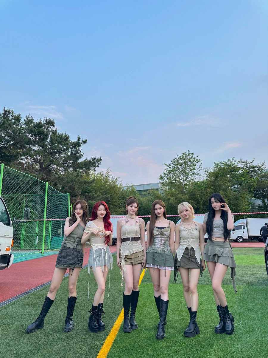 Behind-the-scenes cut of STAYC