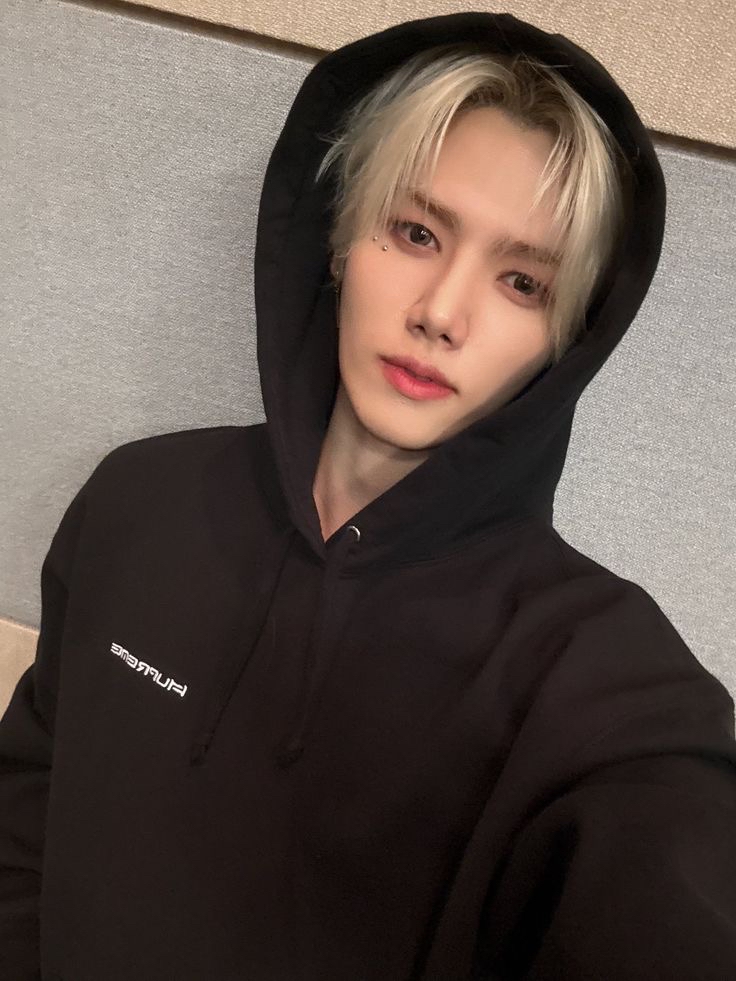 Recent activity shot of Minhee (CRAVITY)