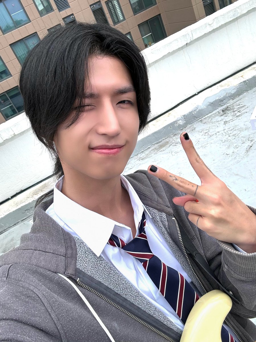 Recent activity shot of Xdinary Heroes