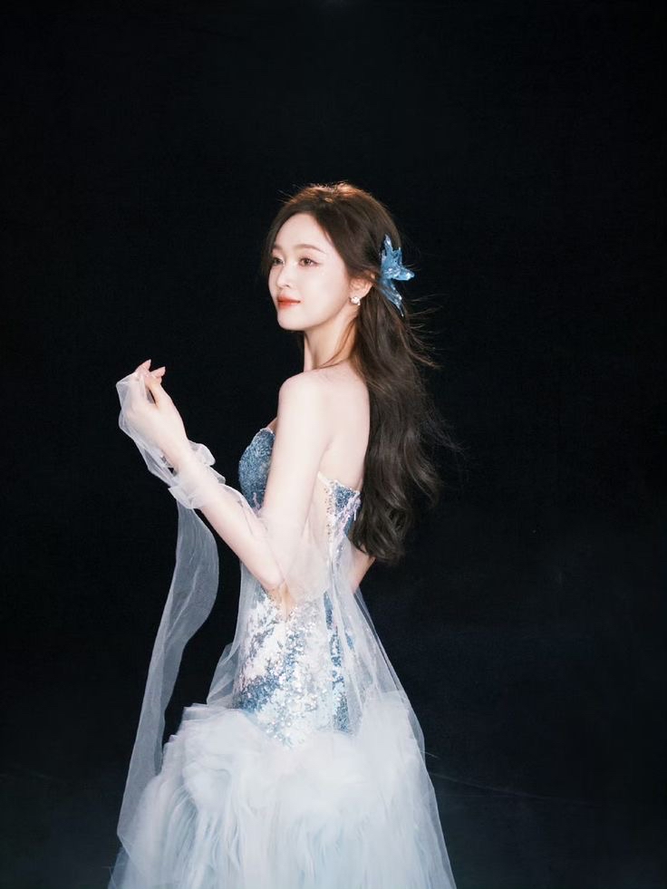 Behind-the-scenes cut of Wu Xuanyi
