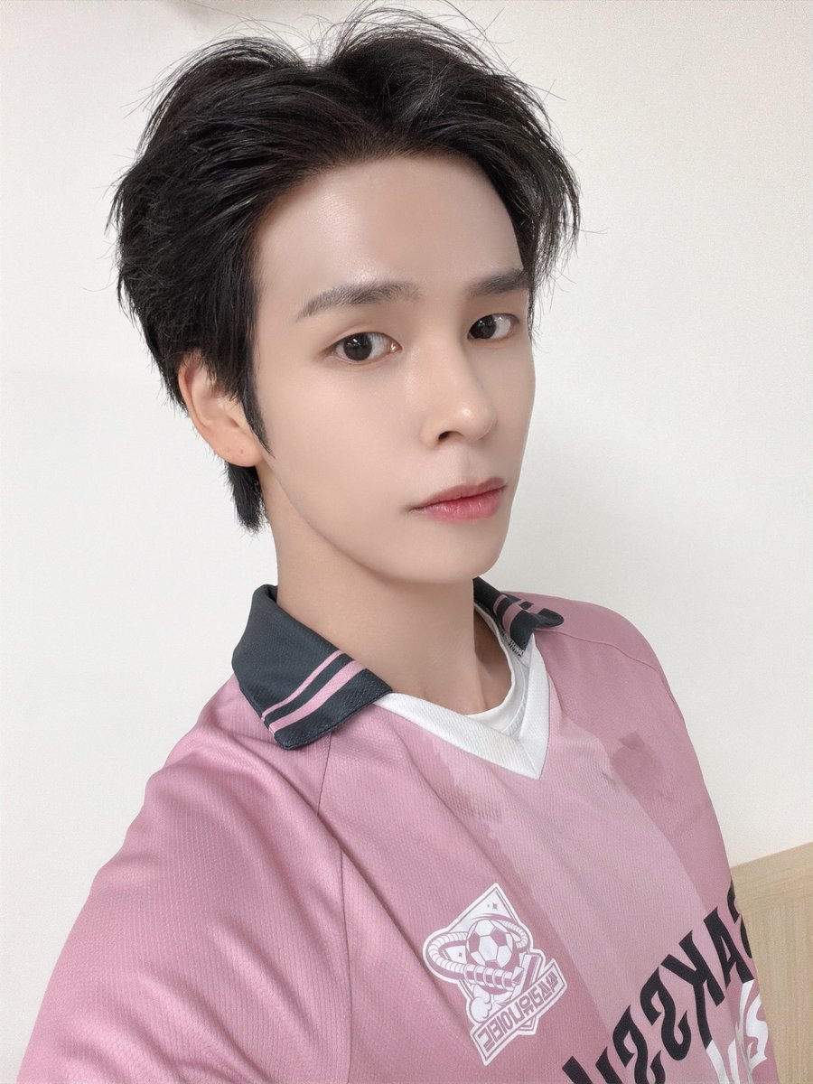 Behind-the-scenes cut of CRAVITY