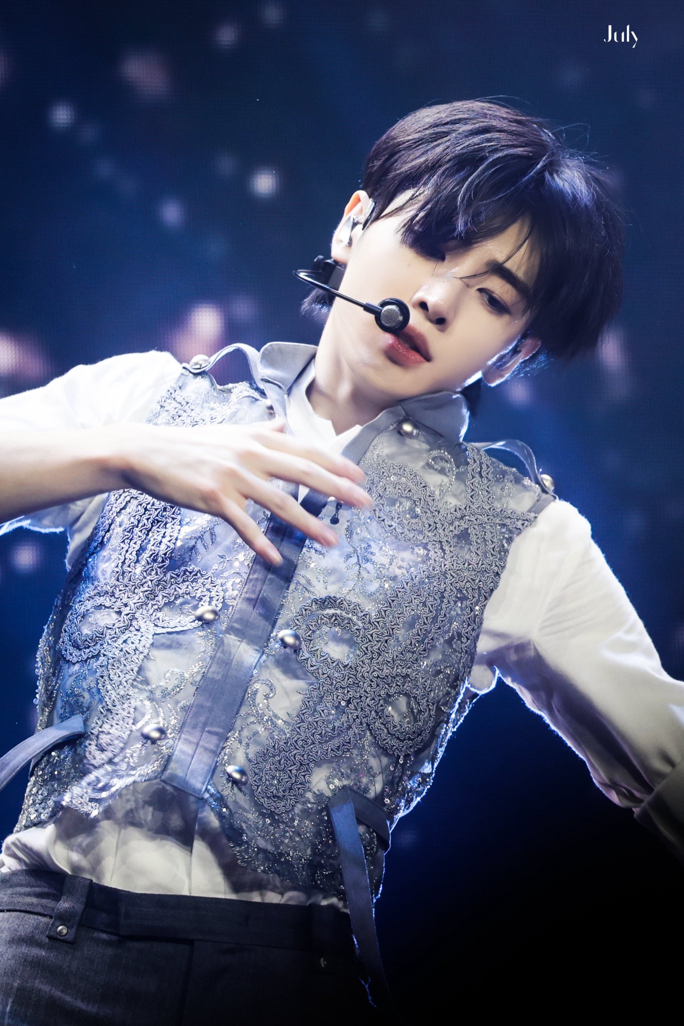 Latest photo of Sunghoon (ENHYPEN)